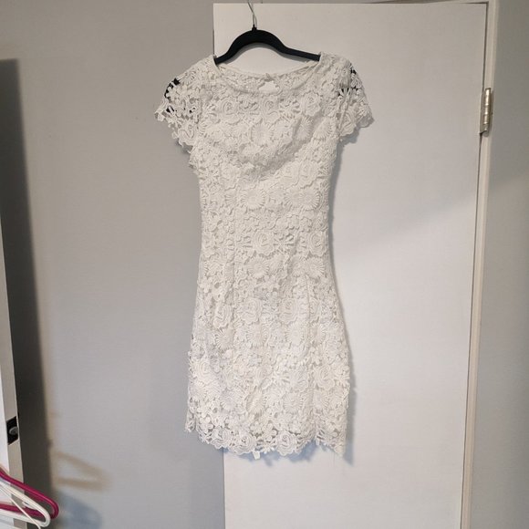 Lulu's white lace dress - Picture 3 of 4